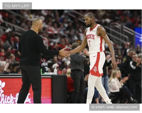 火箭杜兰特无球跑动威胁 为年轻球员创造突破空间